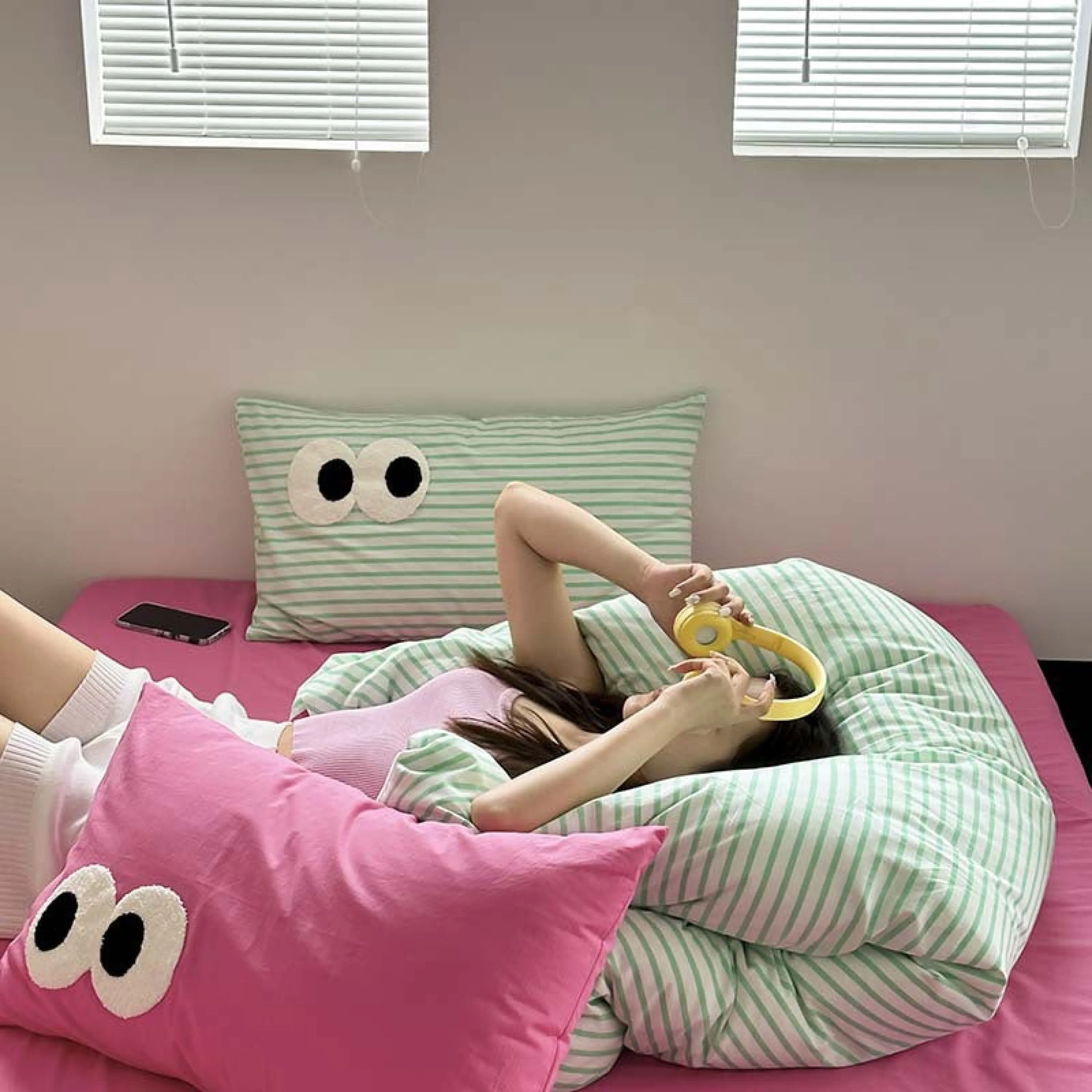 Assorted Googly Eyes Patterned Pillowcases