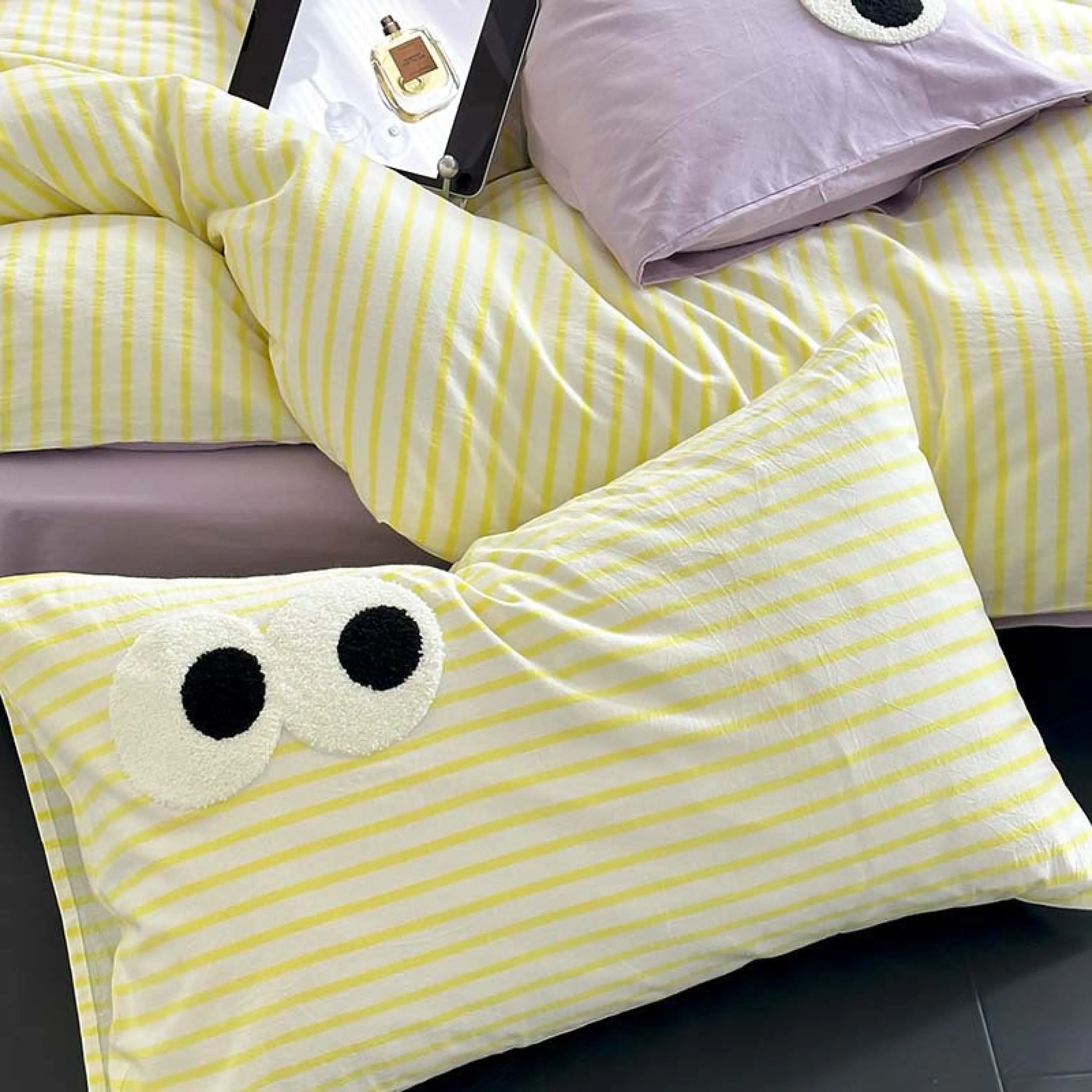 Assorted Googly Eyes Patterned Pillowcases