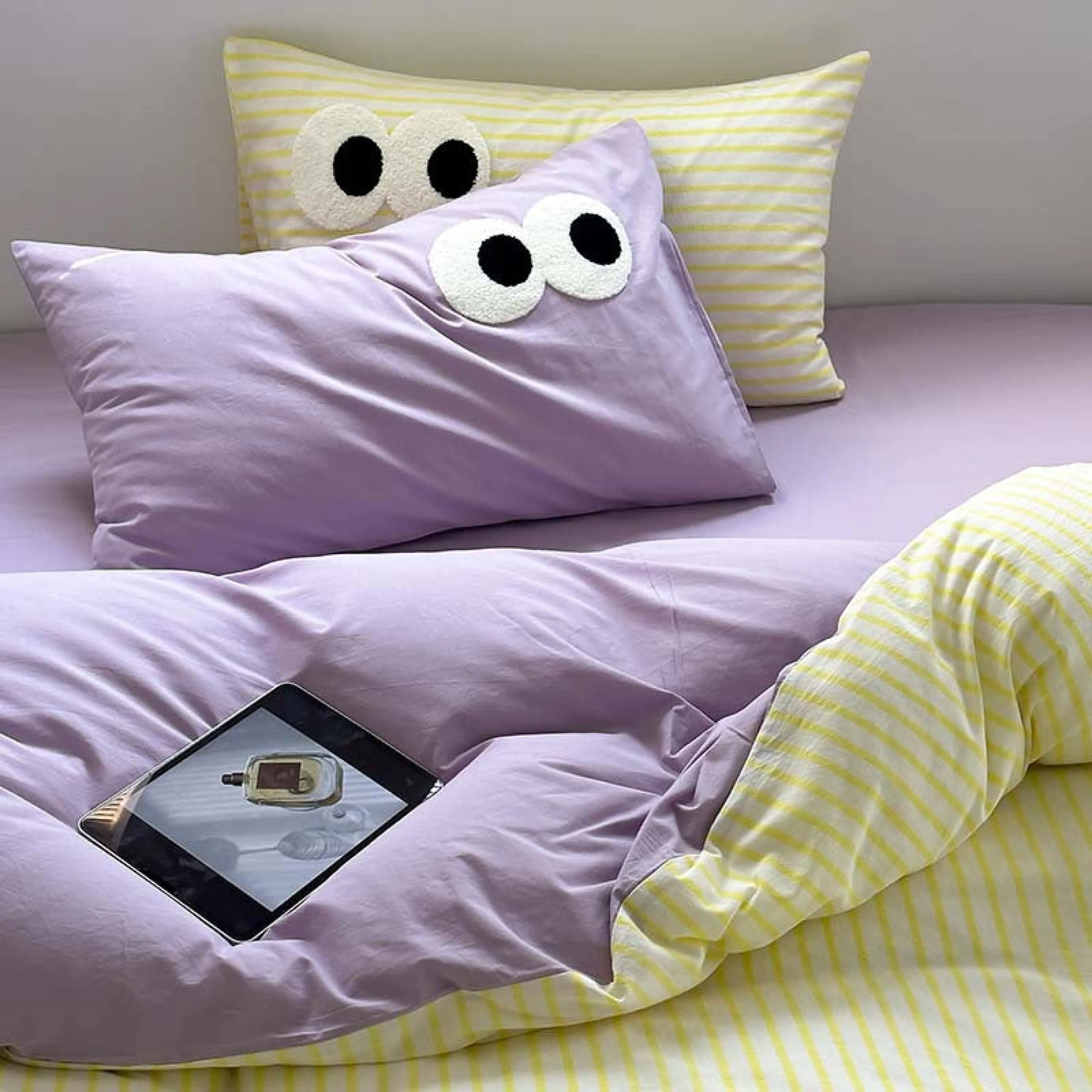 Assorted Googly Eyes Patterned Pillowcases