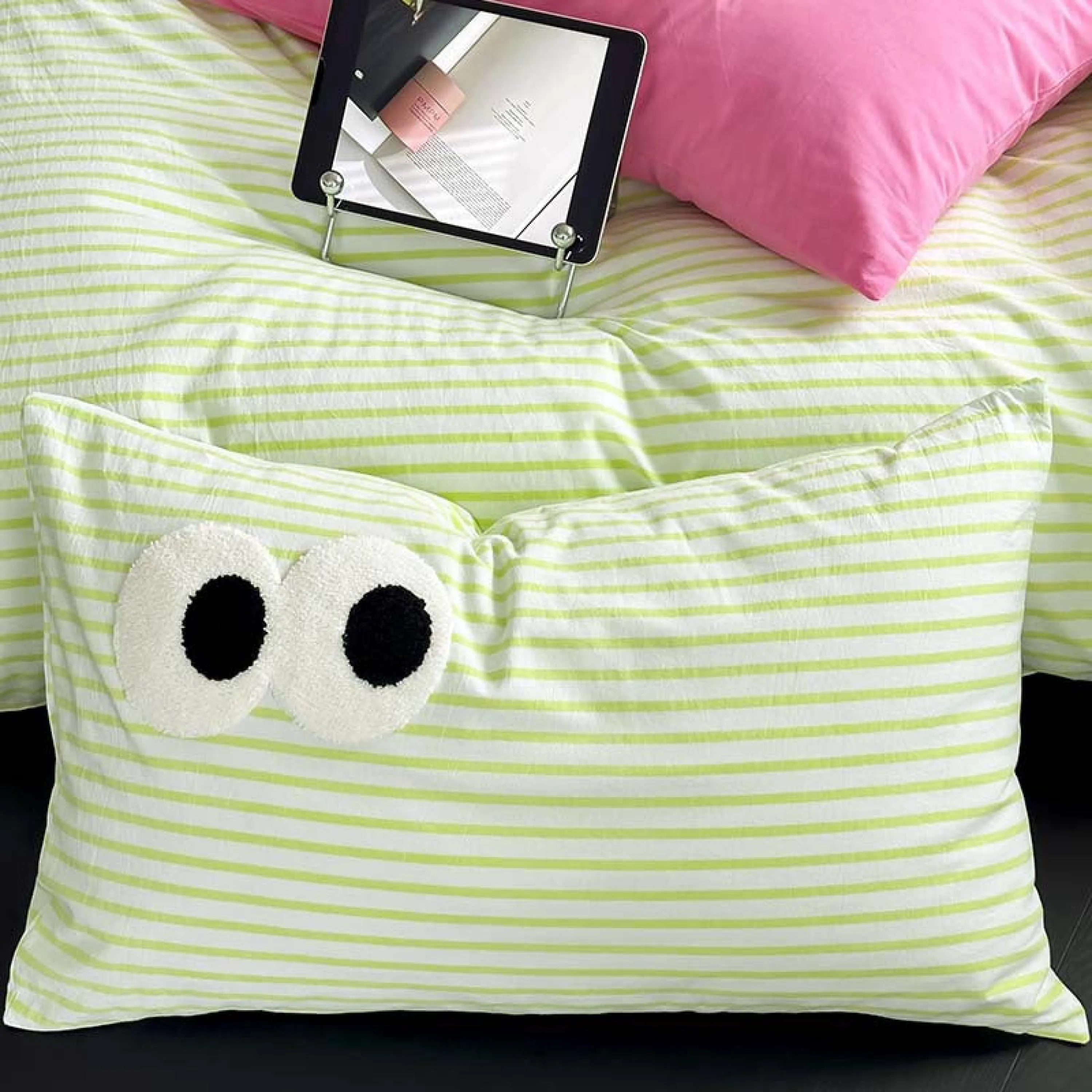 Assorted Googly Eyes Patterned Pillowcases