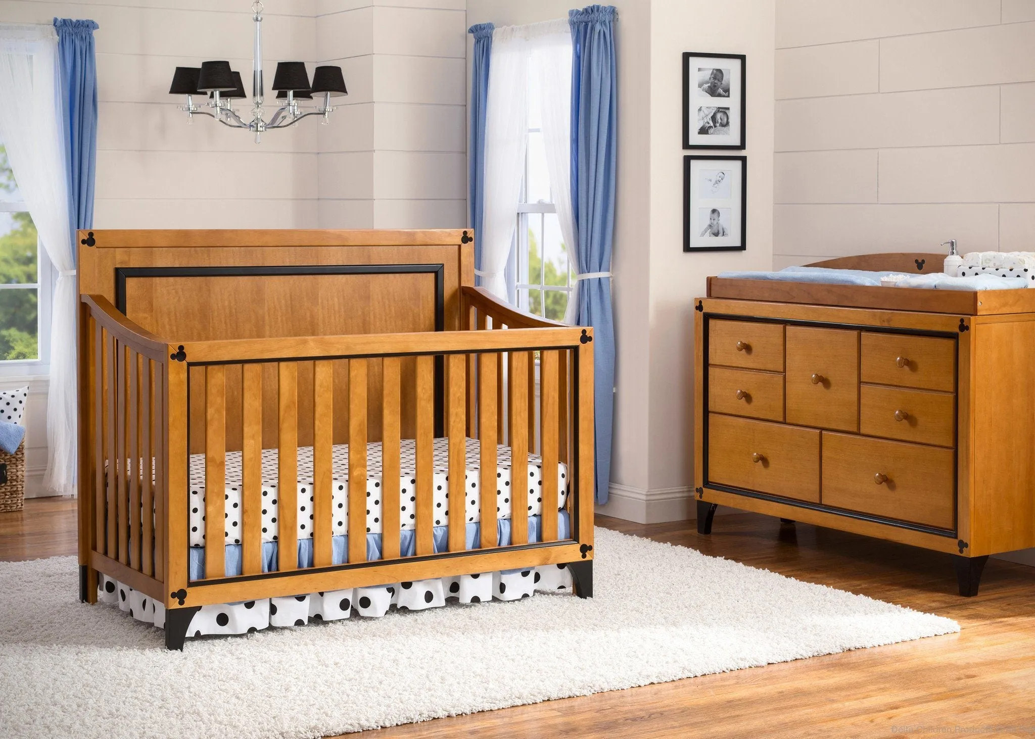 Disney Mickey Icon 4-in-1 Crib